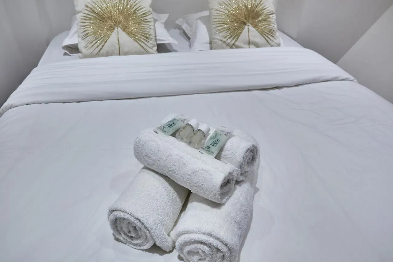 Residence Centre De Paris Ponceau 0*,  France